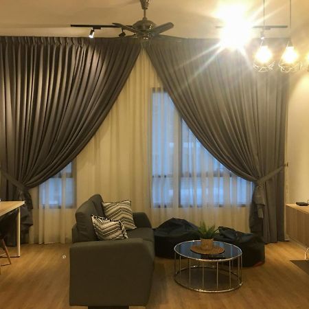 Zayah Homestudio Near Bukit Jalil / Mines Seri Kembangan Kültér fotó
